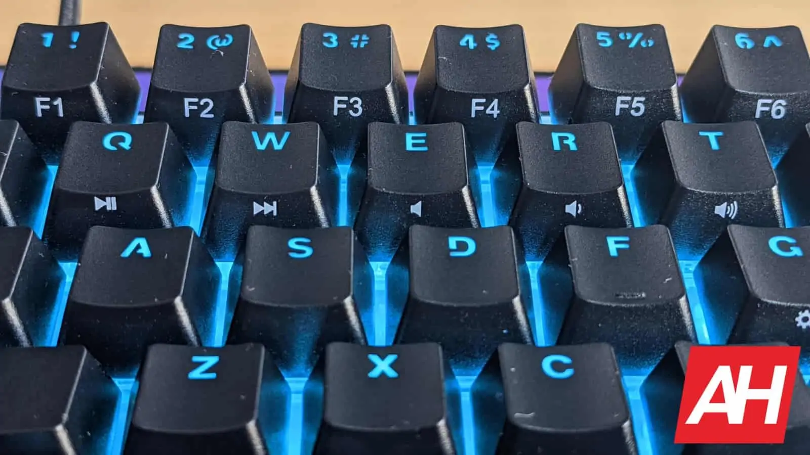 WhirlwindFX Atom 60 Gaming Keyboard Review 16